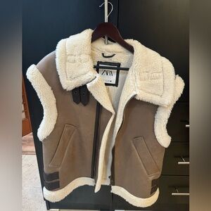 BRAND NEW VIRAL Zara vest